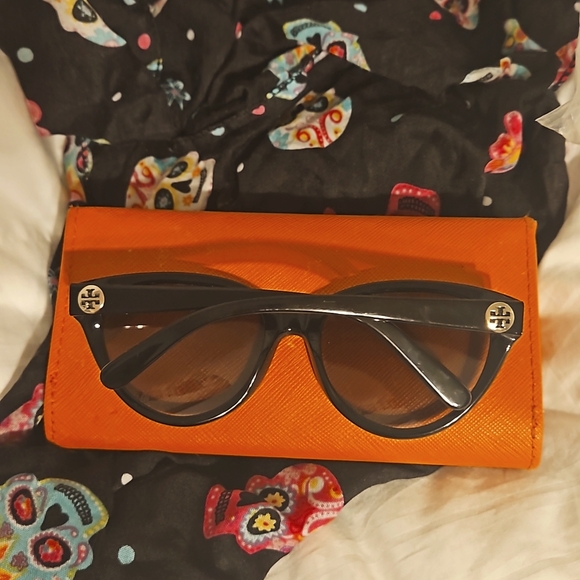 Tory Burch Sunglasses - Picture 3 of 12